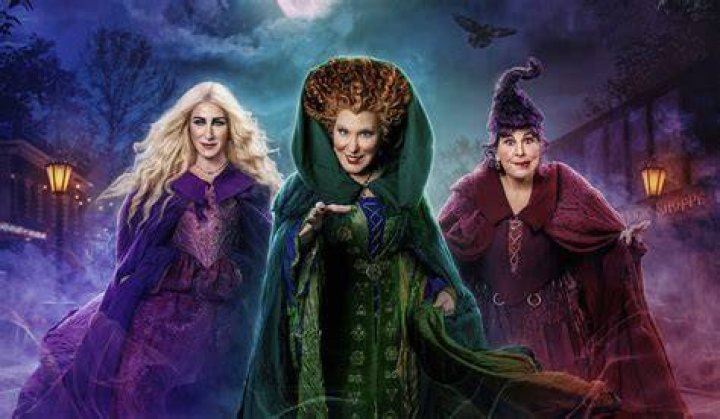 5 ways to throw a spellbinding ‘Hocus Pocus’ watch party