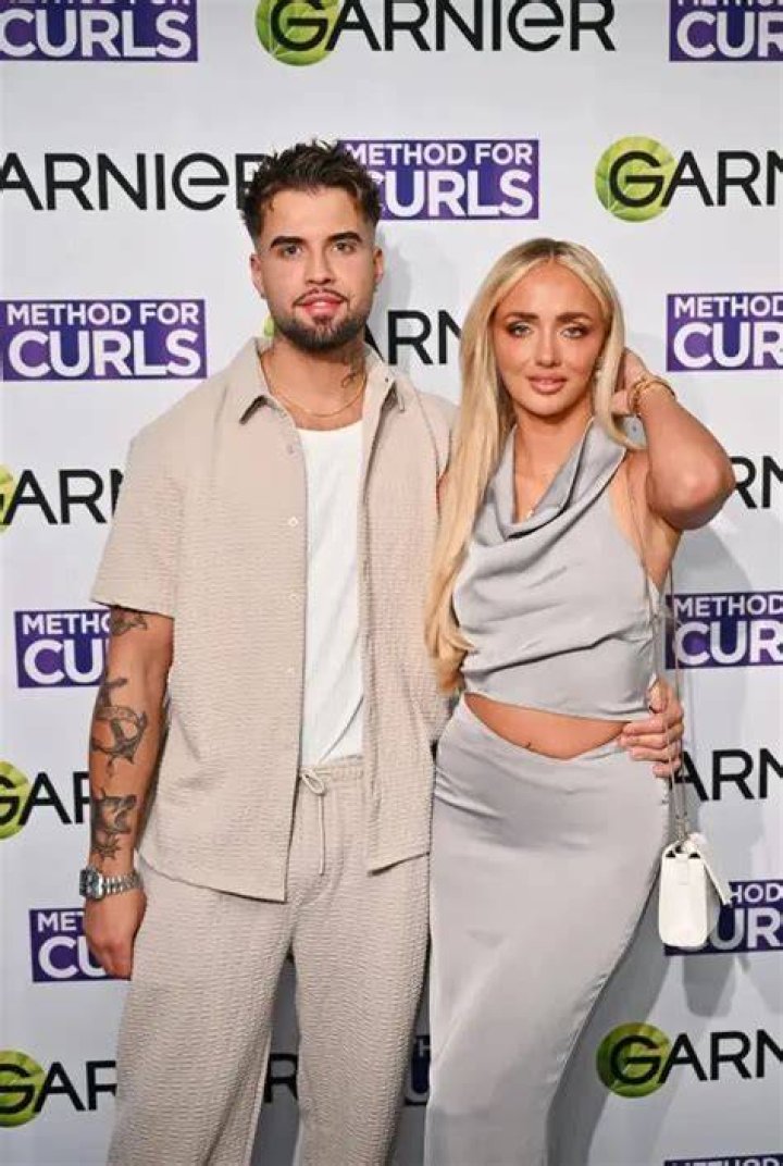 Abi Moores Age, Biography, Instagram, Parents, Cabin Crew ,Love Island