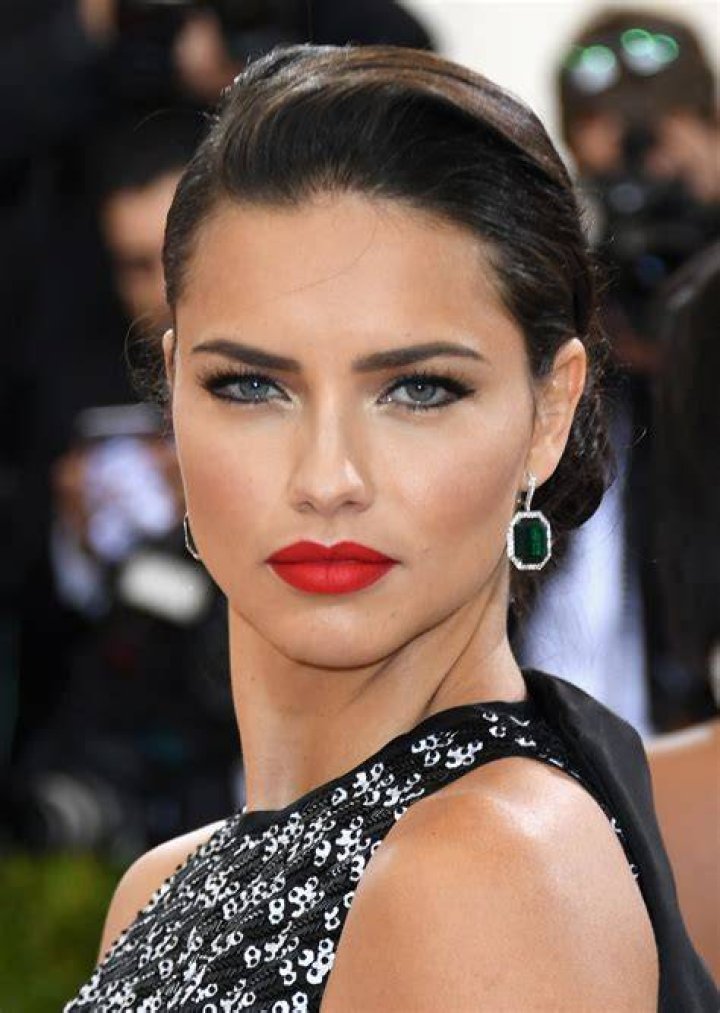 adriana-lima-112303.jpg