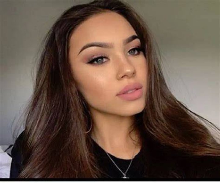 Aleina Topp Biography
