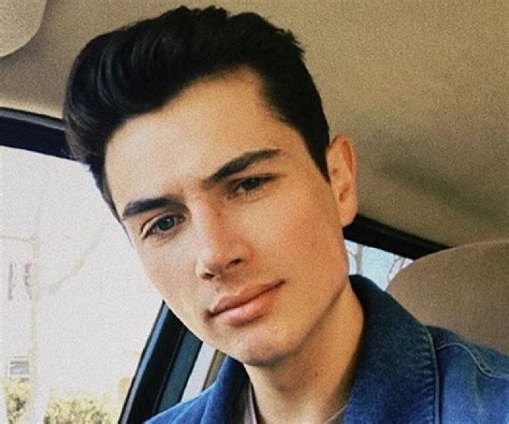 Alex Terranova – Bio, Facts, Family Life of Model & Vlogger