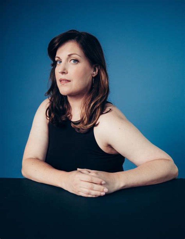 Allison Tolman Biography - Facts, Childhood, Family Life & Achievements