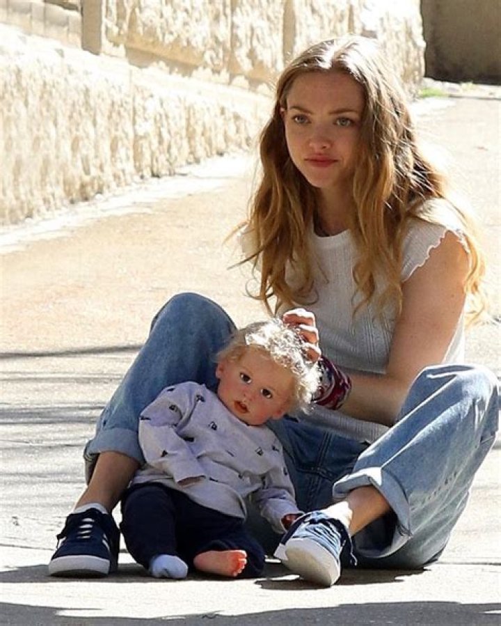 Amanda Seyfried Biography - Facts, Childhood, Family Life & Achievements