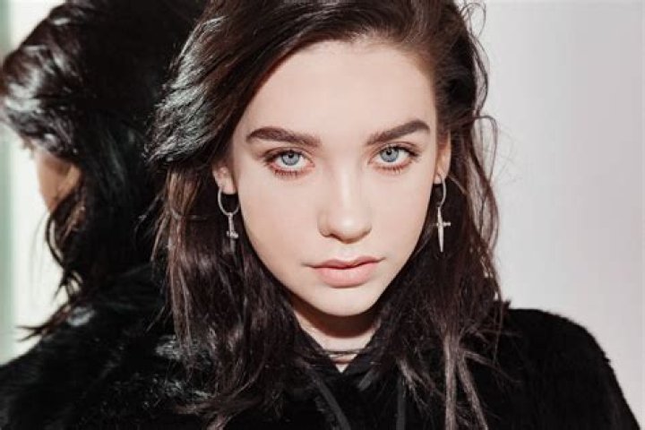Amanda Steele Biography