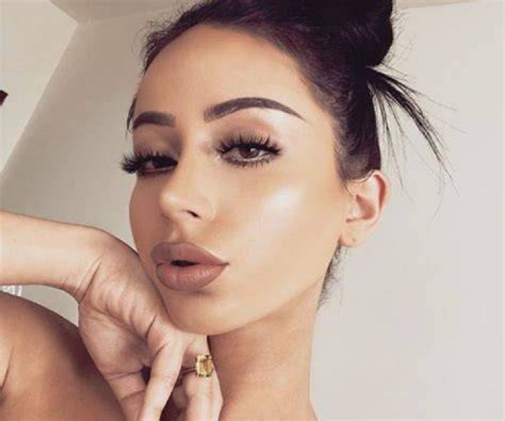 Amber Scholl Biography - Facts, Childhood, Family Life & Achievements