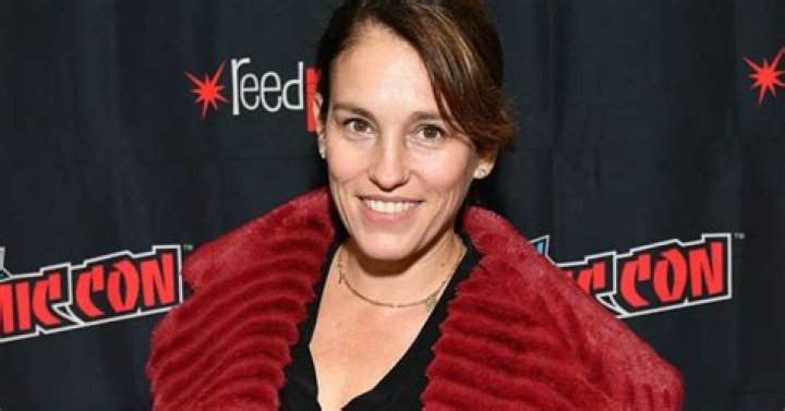 Amy Jo Johnson family, husband, children, parents, siblings