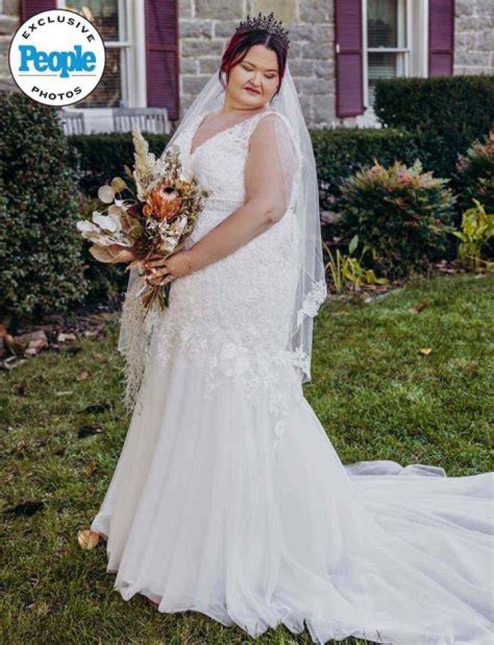 Amy Slaton Biography