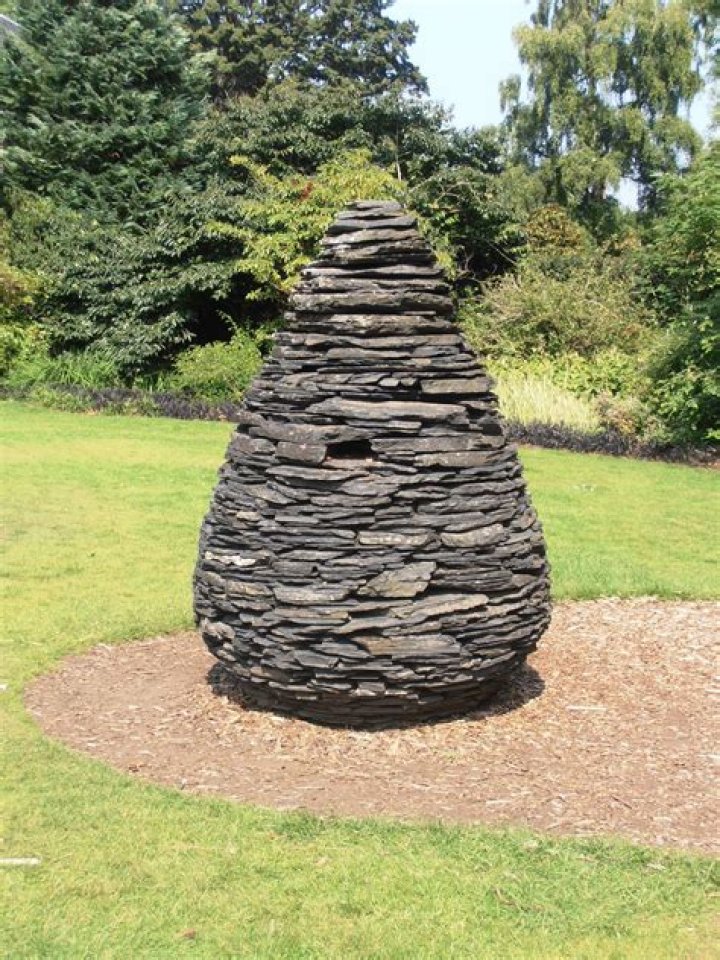 Andy Goldsworthy Biography