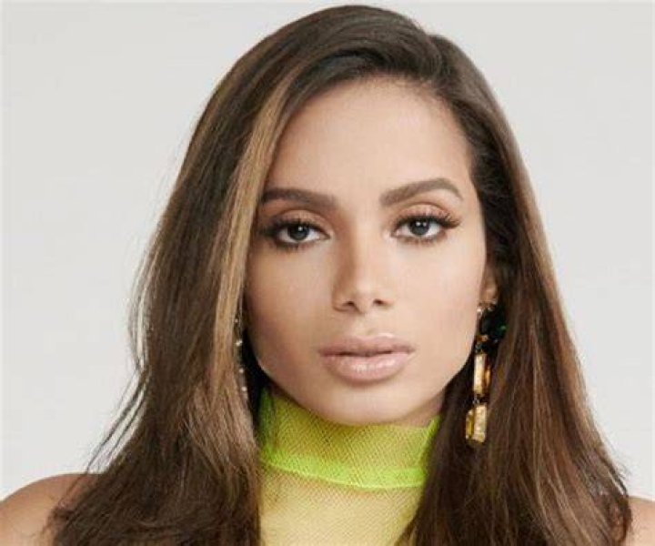 Anitta (Larissa de Macedo Machado) Biography – Facts, Childhood, Family Life of Brazilian Singer