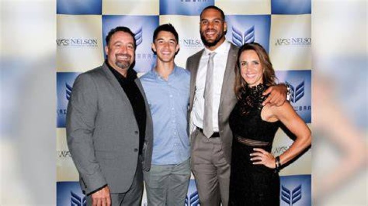 anthony-barr-family-wife-children-parents-siblings