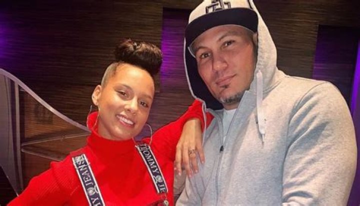 Are Alicia Keys and DJ Walton related?