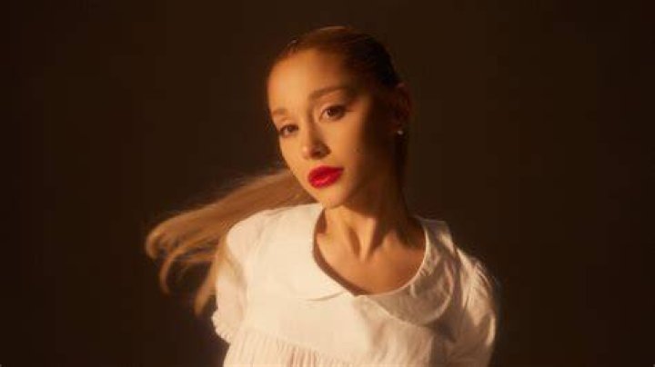Ariana-Grande-twitter