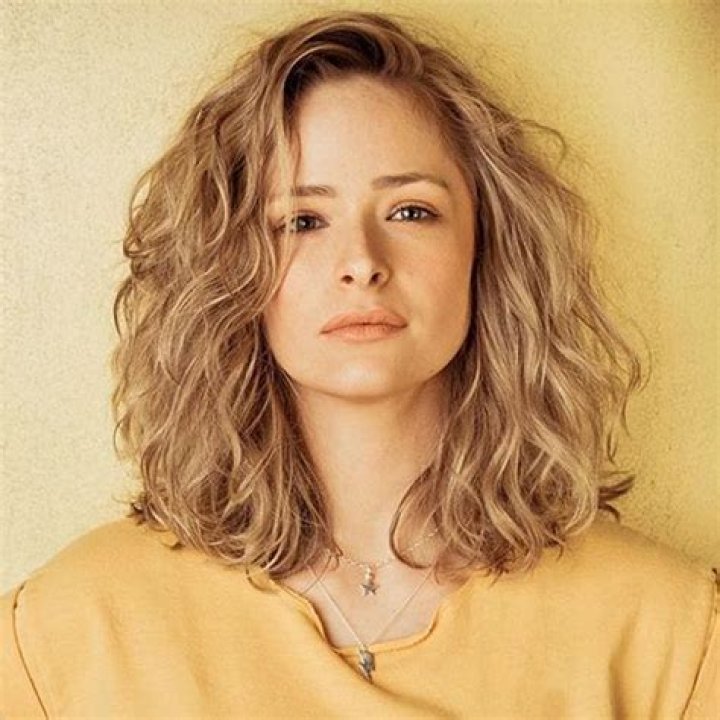 Ashleigh Cummings Biography - Facts, Childhood, Family Life & Achievements