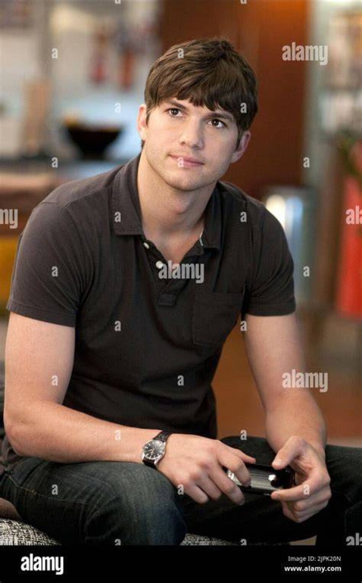 Ashton Kutcher in No Strings Attached (1)