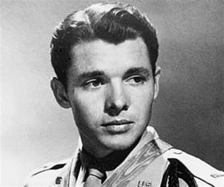 Audie Murphy Biography - Facts, Childhood, Family Life & Achievements