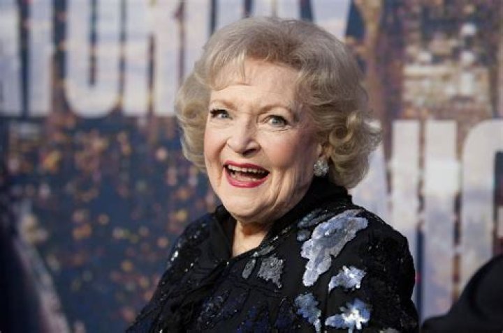 Betty White honored on SNL