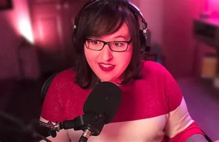 Bio, age, height, parents, boyfriend, ethnicity, songs