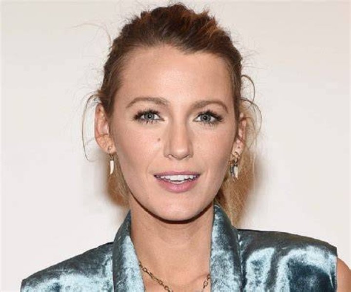 Blake Lively Biography - Facts, Childhood, Family Life & Achievements