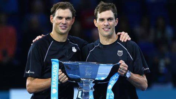 What religion is Bob Bryan? Where does Bob Bryan worship? 1 Bob Bryan and mike