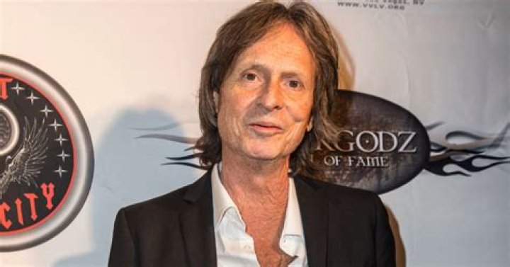 What member of Fleetwood Mac died? Brett Tuggle cause of death revealed 1 Brett Tuggle