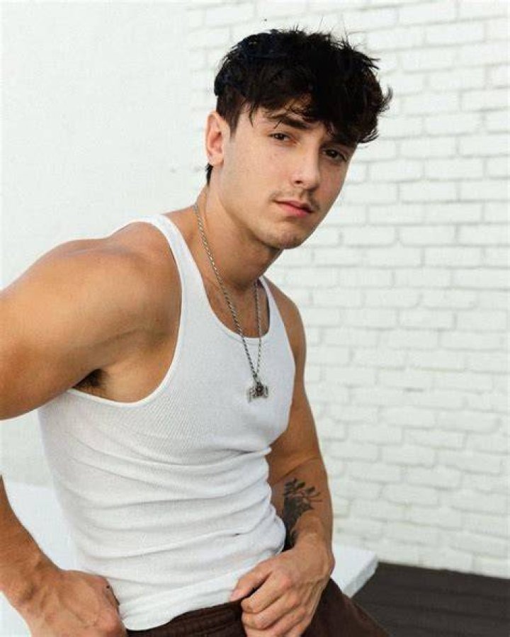 Bryce Hall Biography - Facts, Childhood, Family Life & Achievements