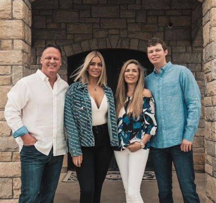 Cale Gundy family, wife, children, parents, siblings