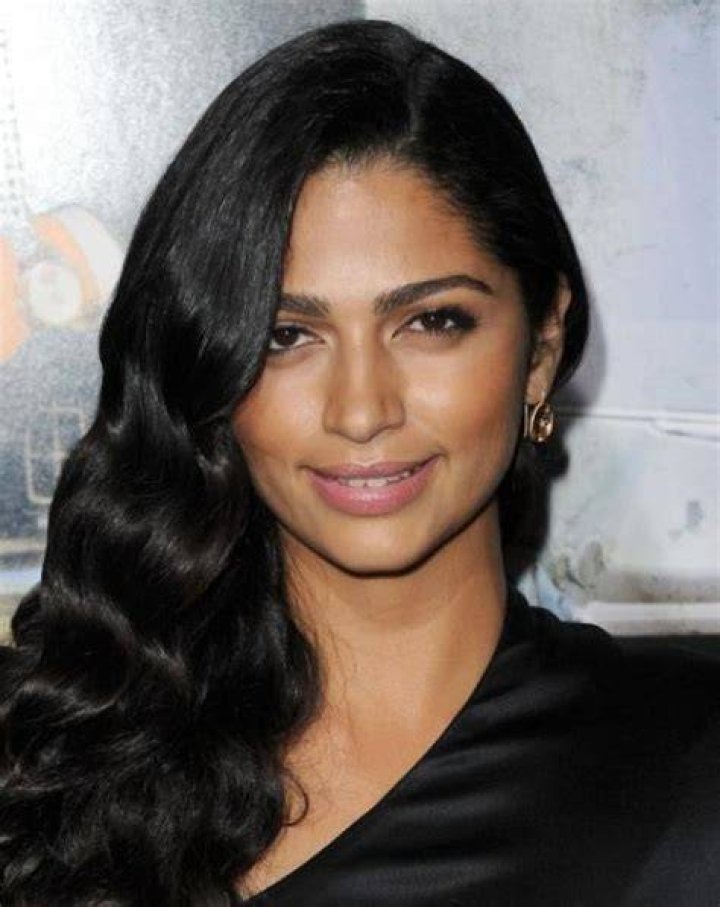 Camila Alves Biography