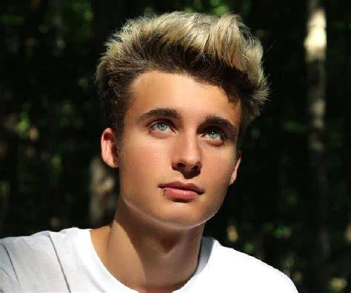 Christian Collins - Bio, Facts, Family Life of Canadian YouTube Star, Actor & Musician