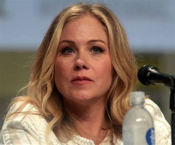 Christina Applegate Biography - Facts, Childhood, Family Life & Achievements