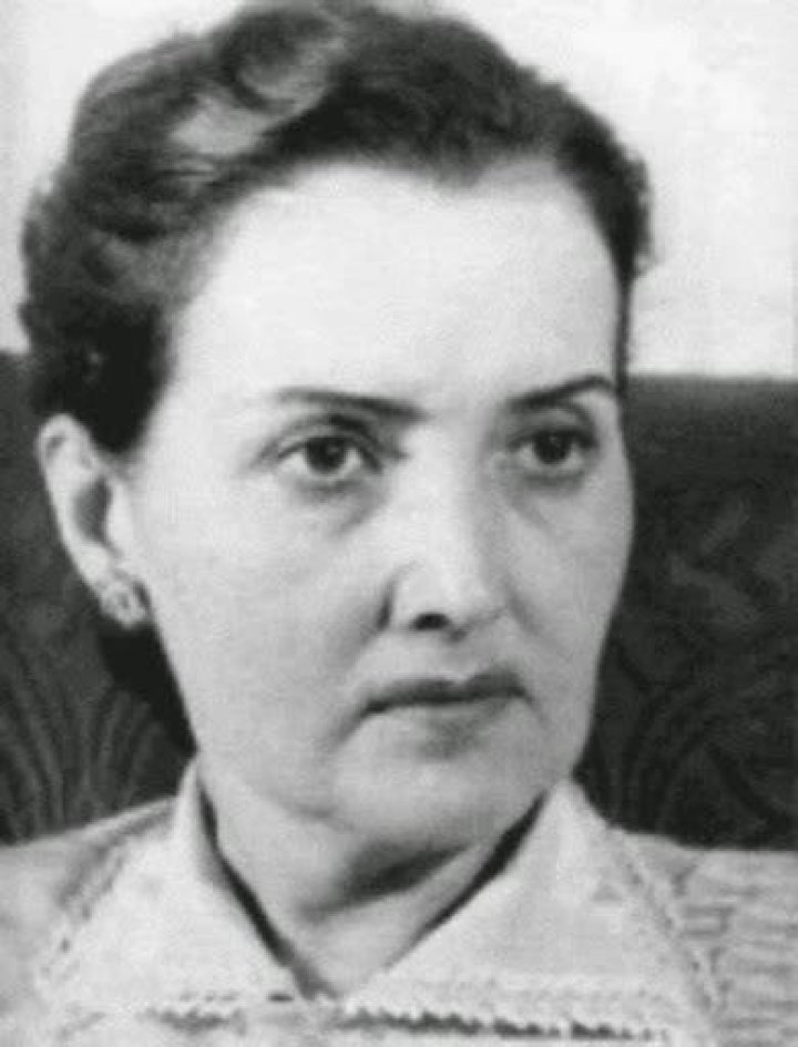 Claudia Lars Biography