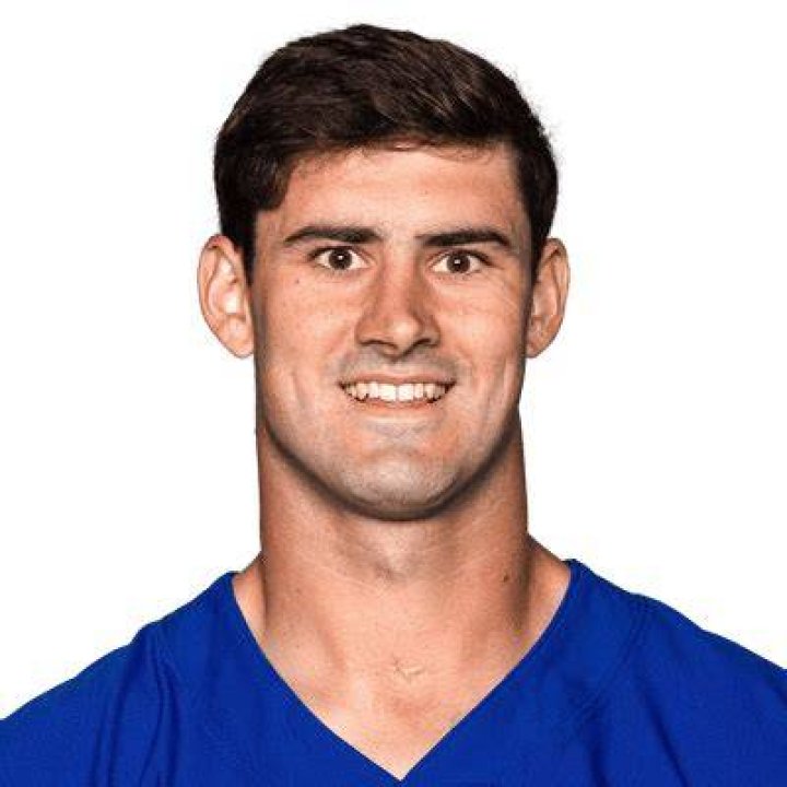 Daniel Jones profile, bio, birthday, wife, kids, contract, salary, net worth