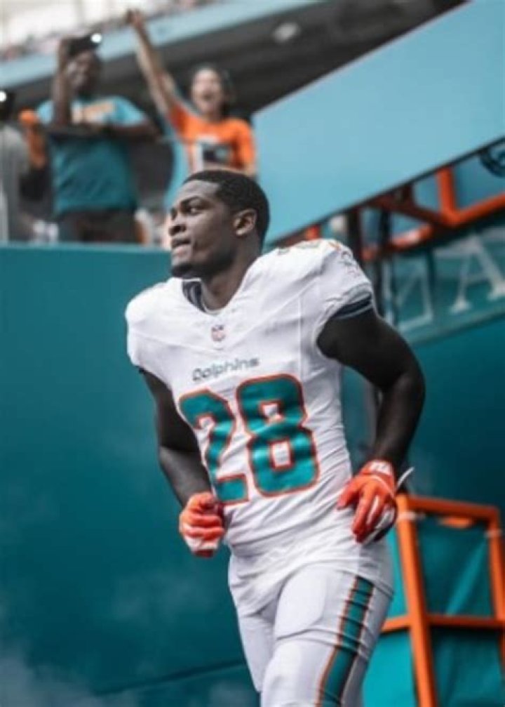 De’Von Achane: Career stats, height, weight, family, college, teams, salary, net worth