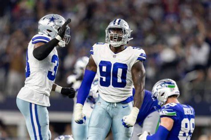 Demarcus Lawrence age, height, ethnicity, family, college, 40 time, draft, trade, net worth, Instagram