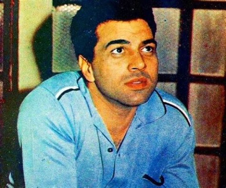 Dharmendra Biography - Childhood, Life Achievements & Timeline