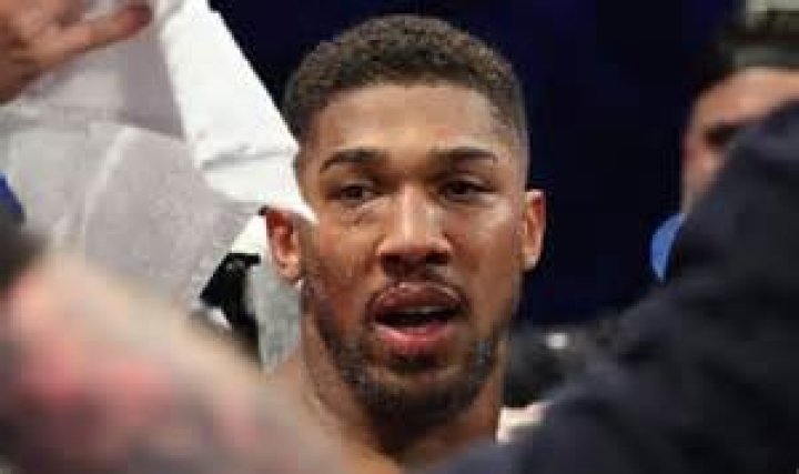 Did Anthony Joshua suffer a broken eye socket?