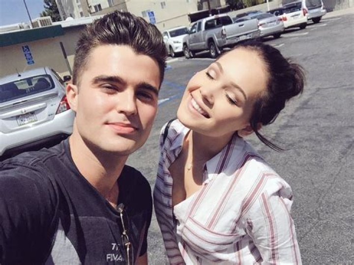 Did Kelli Berglund date Spencer? – Celebrity