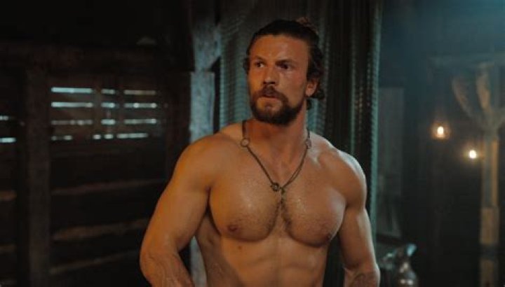 Did Leo Suter play in Vikings?