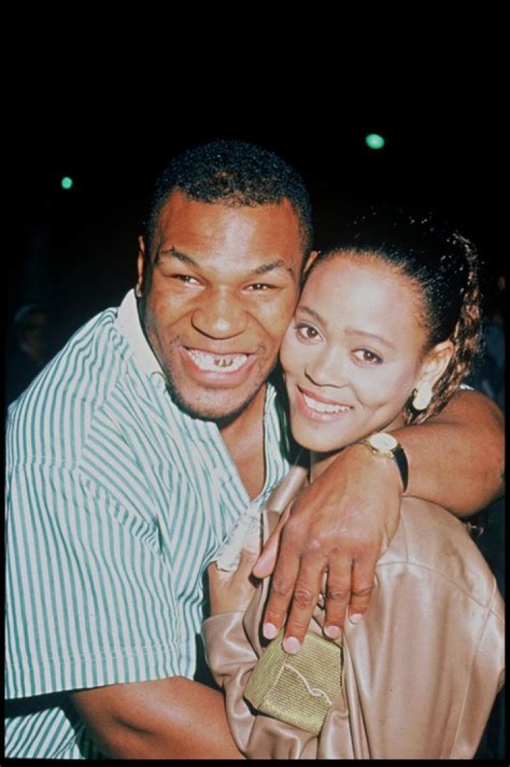 Did Robin Givens steal Mike Tyson's money? Did Robin Givens manipulate Mike Tyson?