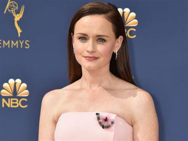 Does Alexis Bledel Speak Spanish? – Celebrity