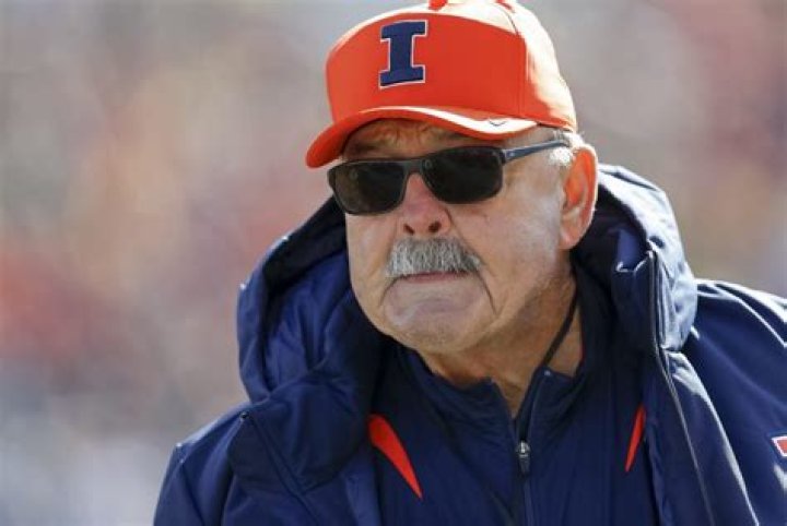 Does Dick Butkus have a sister? Who are Dick Butkus’ brothers?