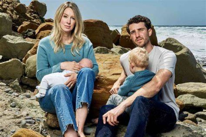Does Elizabeth Holmes have a daughter? How many children does Elizabeth Holmes have?