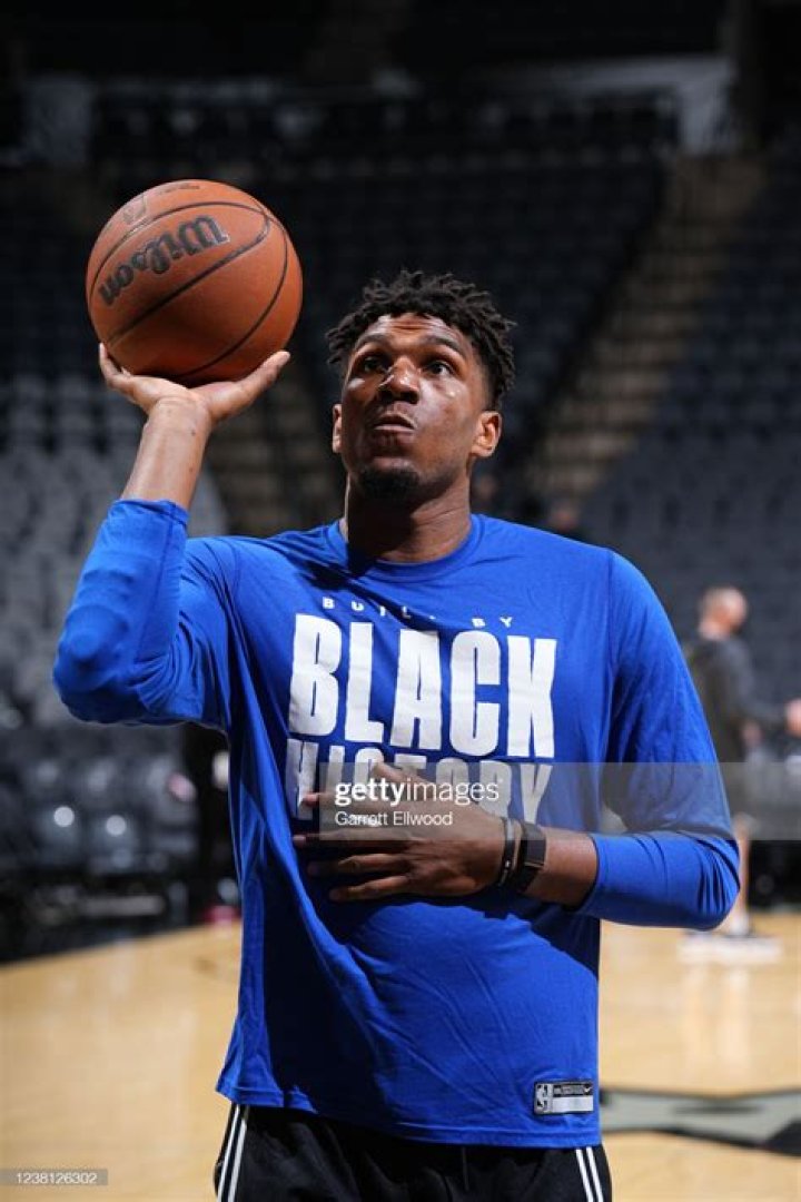 Does Kevon Looney have kids?