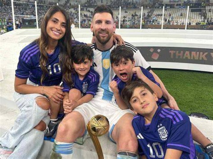 Does Lionel Messi have a daughter?