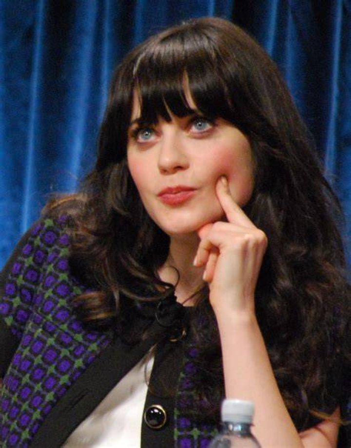 Does Zooey Deschanel sing the Winnie the Pooh song?