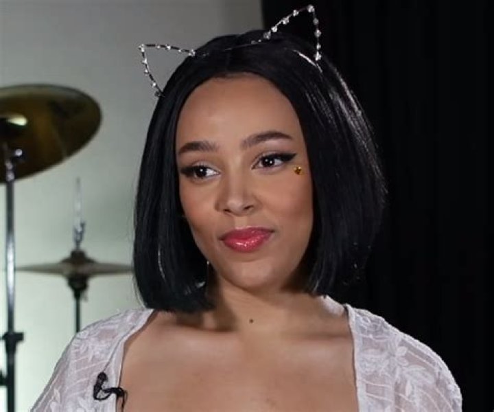 Doja Cat Biography - Facts, Childhood, Family Life & Achievements