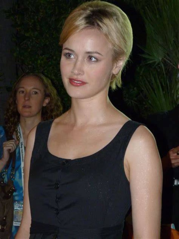 Dominique McElligott Biography - Facts, Childhood, Family Life & Achievements