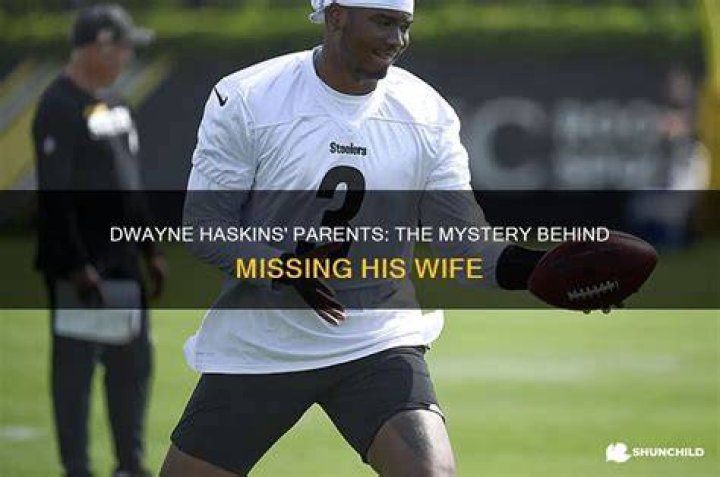 Dwayne Haskins Sr. Bio, Dwayne Haskins' father age, wife, job, net worth 1 Dwayne Haskins with parents