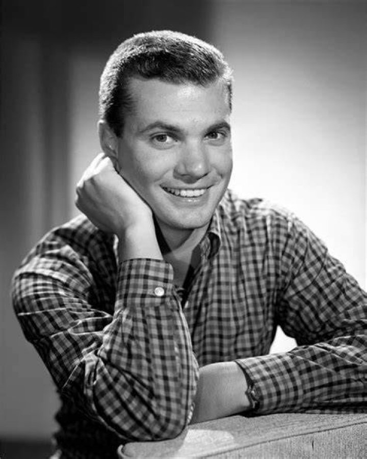 Dwayne Hickman Biography - Facts, Childhood, Family Life & Achievements