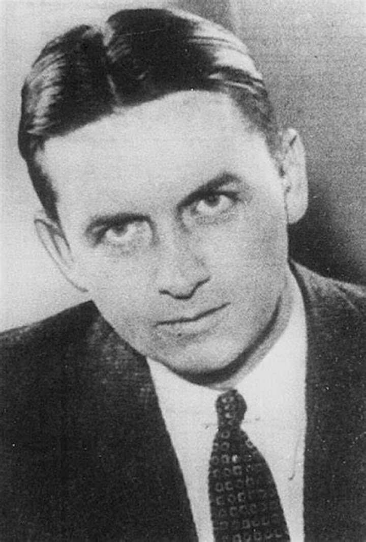 Eliot Ness Biography - Facts, Childhood, Family Life & Achievements