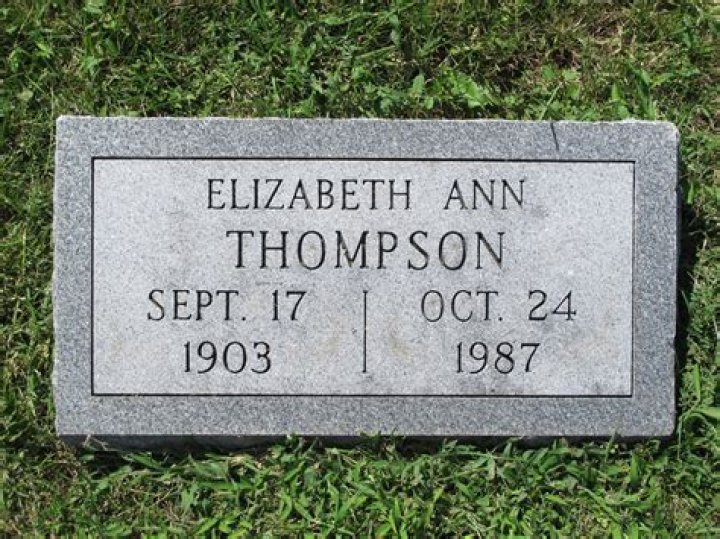 Elizabeth Ann Thompson: Who is Kenan Thompson mother? Age, family, net worth 1 Elizabeth Ann Thompson with son Kenan Thompson